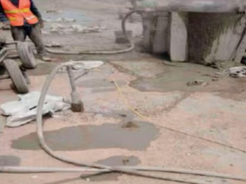 宝山水泥混凝土路面板底注浆技术 路面脱空注浆整治方案