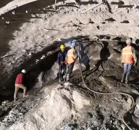 宝山拱顶带模注浆料的施工流程及注意事项